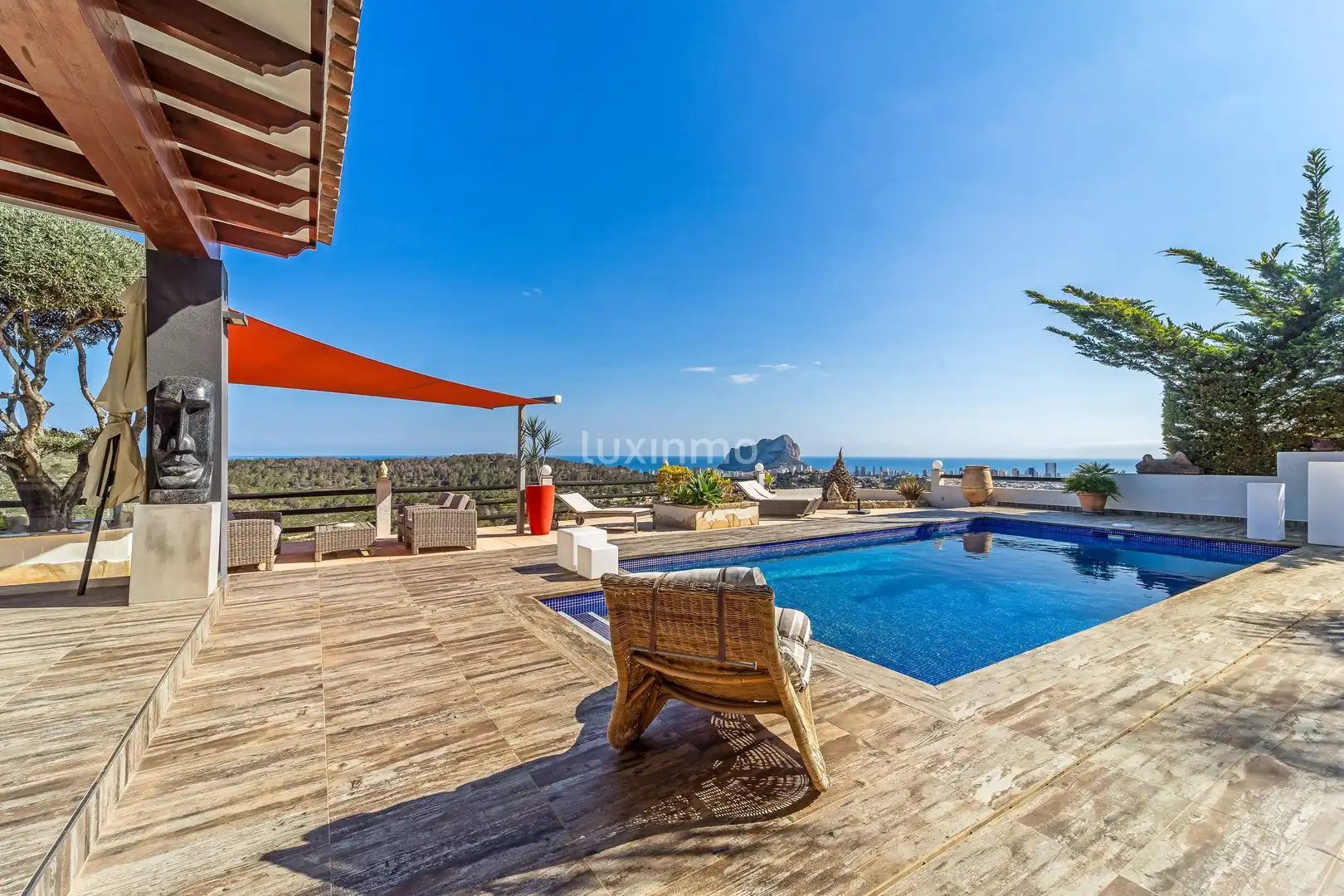 Detached house with pool for sale in La Empedrola