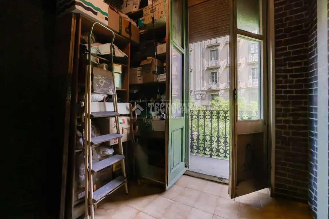 Habitación de Piso en venta en Barcelona con Balcón