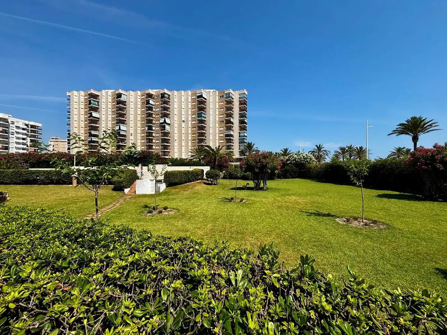 Vista exterior de Apartament en venda en Gandia amb Jardí privat, Terrassa i Balcó