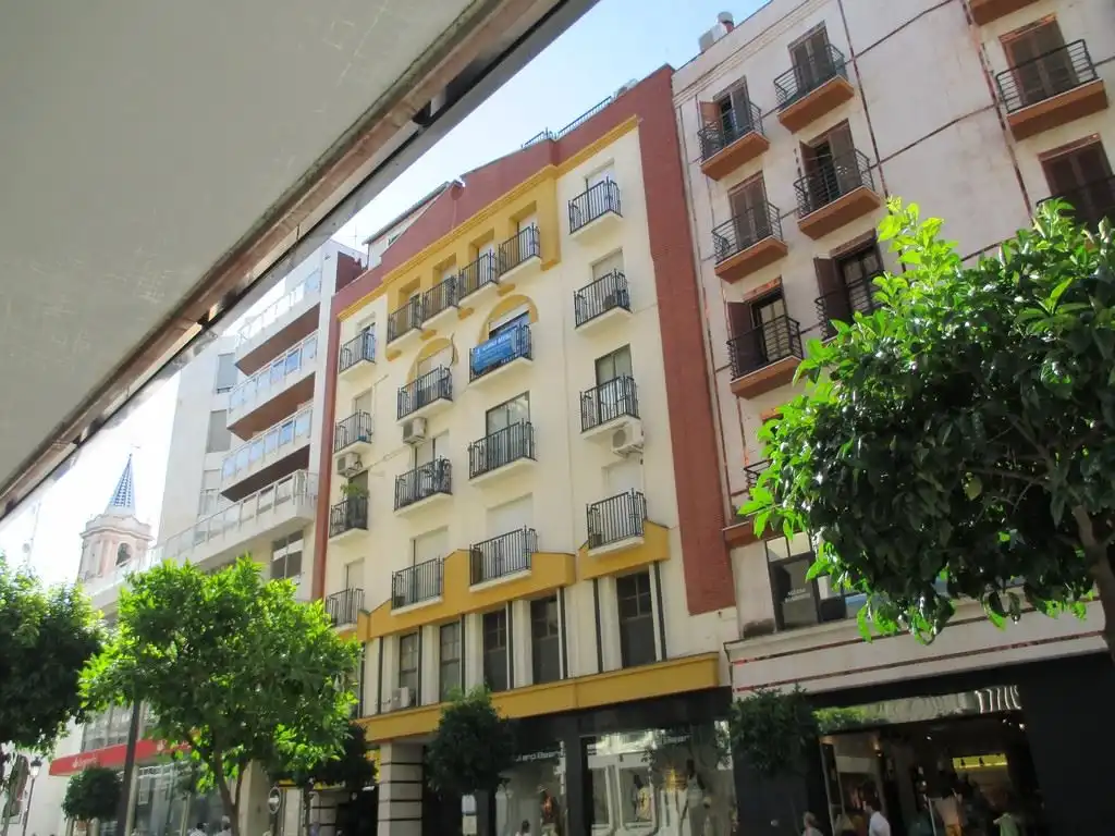 Ático con ascensor en venta en Calle Plus Ultra 3