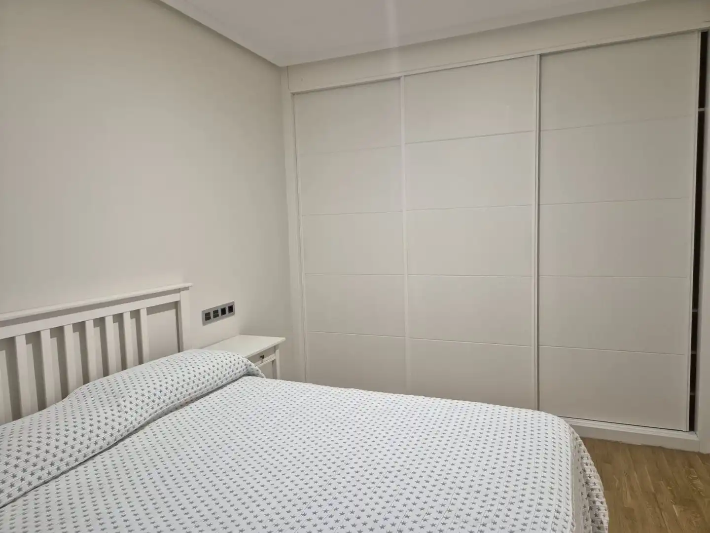 Bedroom of Flat for rent in Badajoz  with Air Conditioner, Heating and Parquet flooring