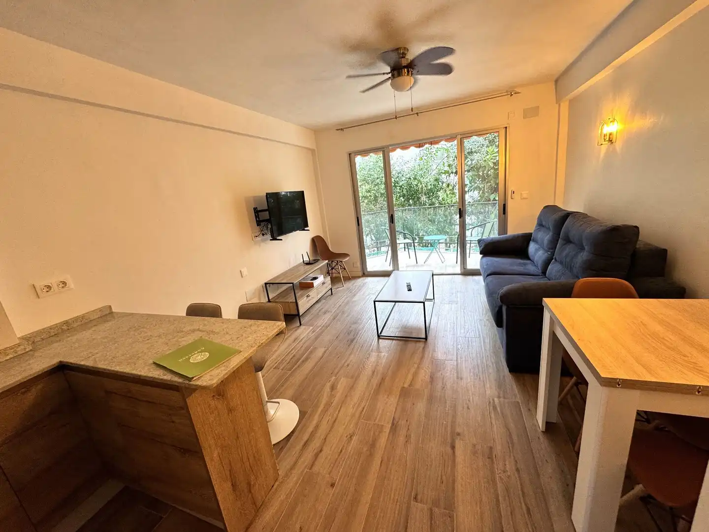 Sala d'estar de Apartament de lloguer en Benidorm amb Aire condicionat, Calefacció i Terrassa