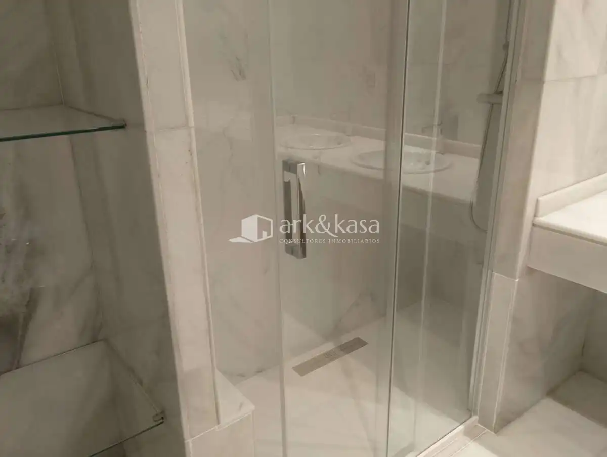 Badezimmer von Wohnung zur Miete in Valencia mit Klimaanlage, Heizung und Möbliert