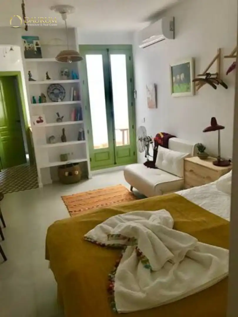 Dormitori de Apartament en venda en Sevilla amb Aire condicionat, Terrassa i Moblat