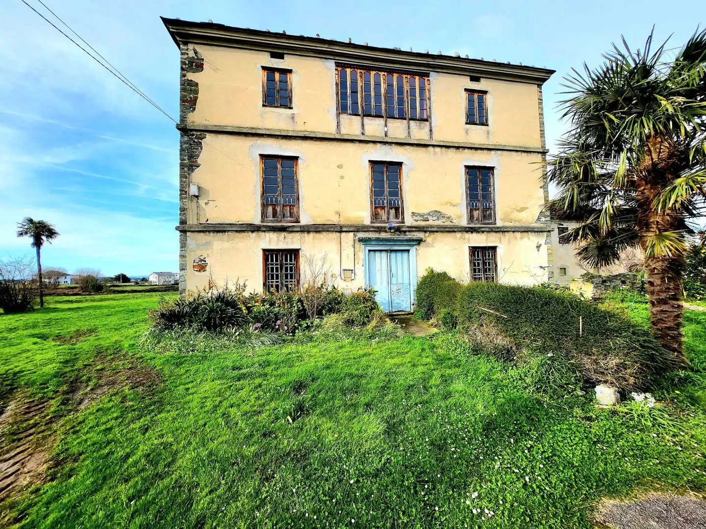 Außenansicht von Country house zum Verkauf in Coaña mit Privatgarten, Abstellraum und Balkon