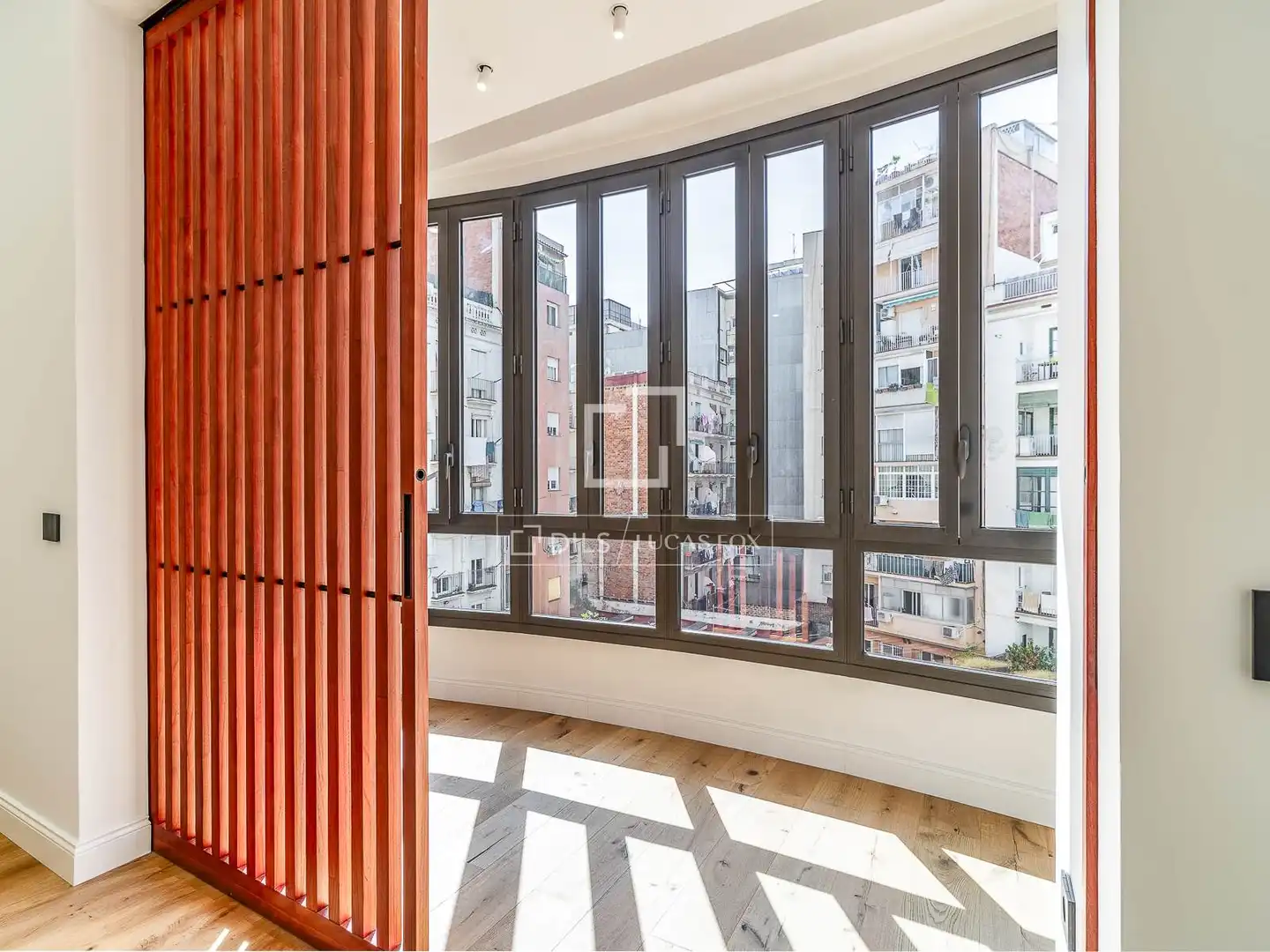 Vista exterior de Pis en venda en Barcelona amb Aire condicionat, Parquet i Balcó