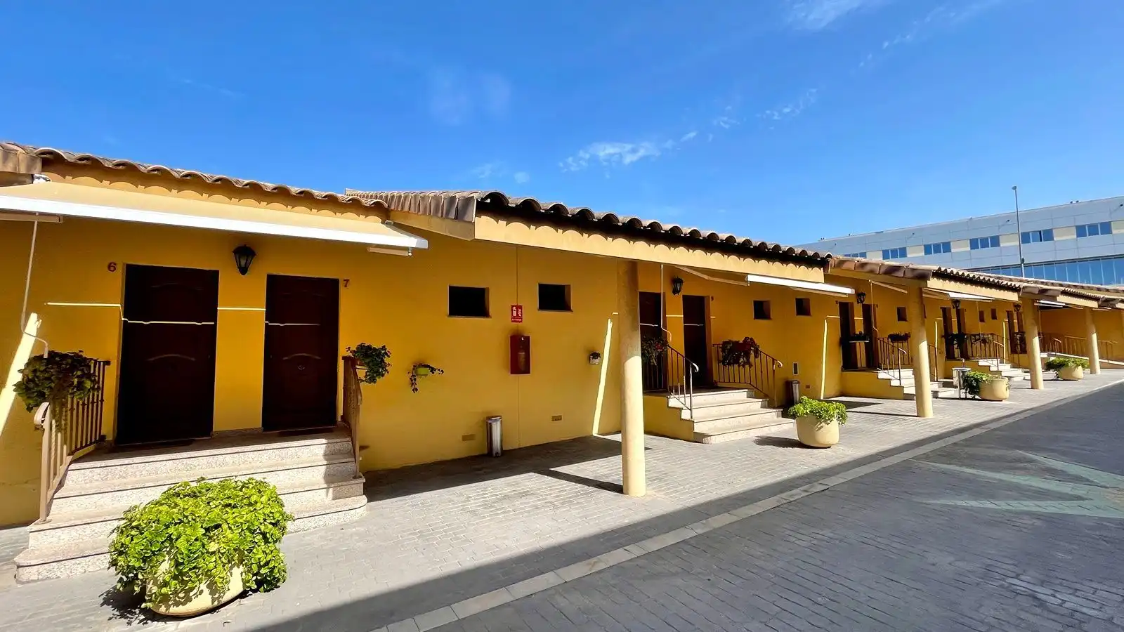 Vista exterior de Local en venda en L'Olleria amb Aire condicionat
