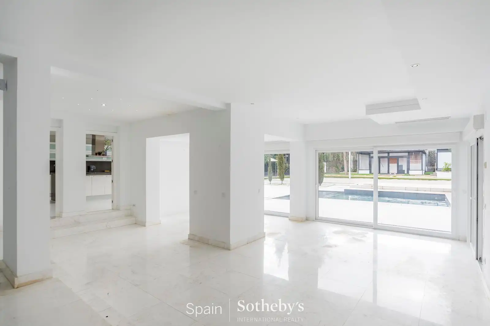 Casa con piscina en venta en Calle del Camino de Hoyarrasa, imagen 2