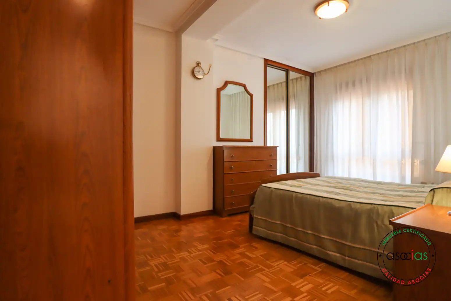 Habitación de Piso en venta en Oviedo  con Calefacción, Parquet y Terraza