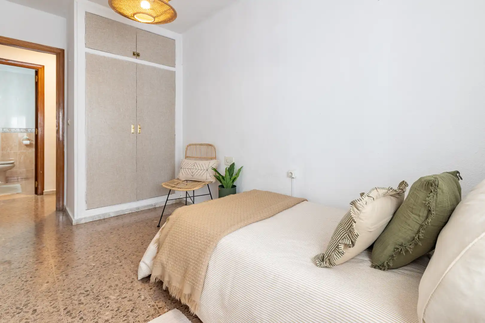 Habitación de Piso en venta en Valencia con Aire acondicionado, Calefacción y Trastero