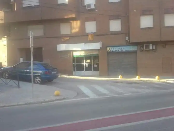 Commercial properties for rent in Turís  with Air Conditioner