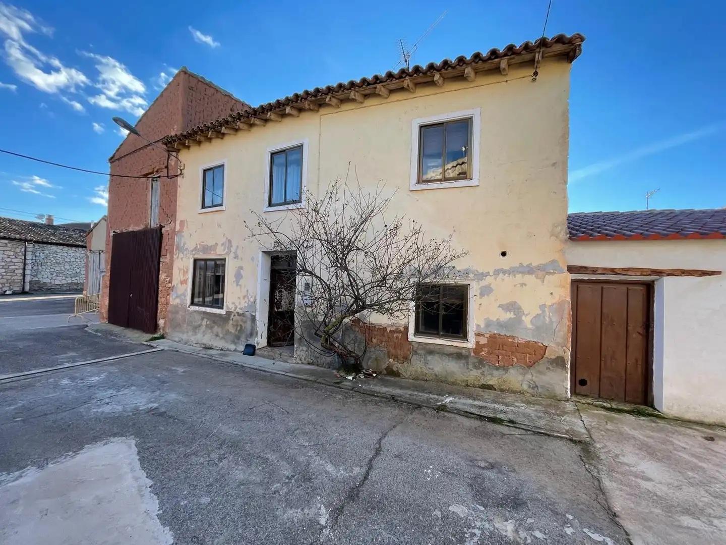 Vista exterior de Finca rústica en venta en Peral de Arlanza con Trastero y Horno