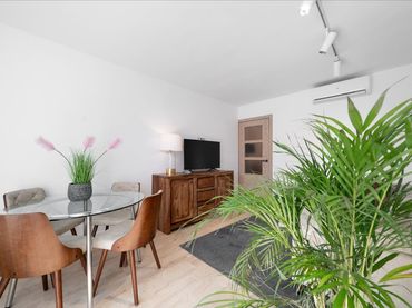Penthouse with balcony to rent in Carrer de Santa Rosalia 50