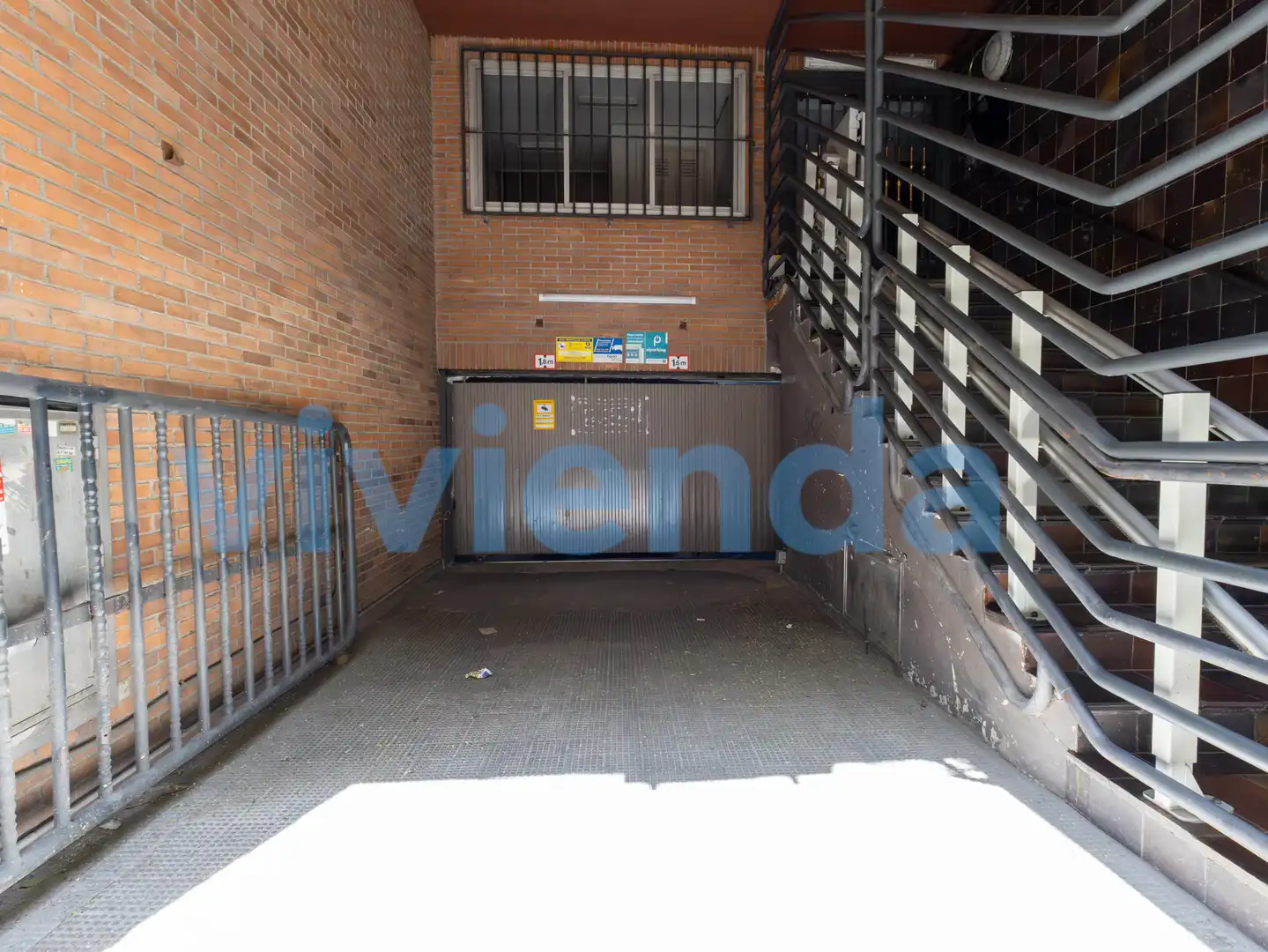 Aparcament de Local en venda en Madrid