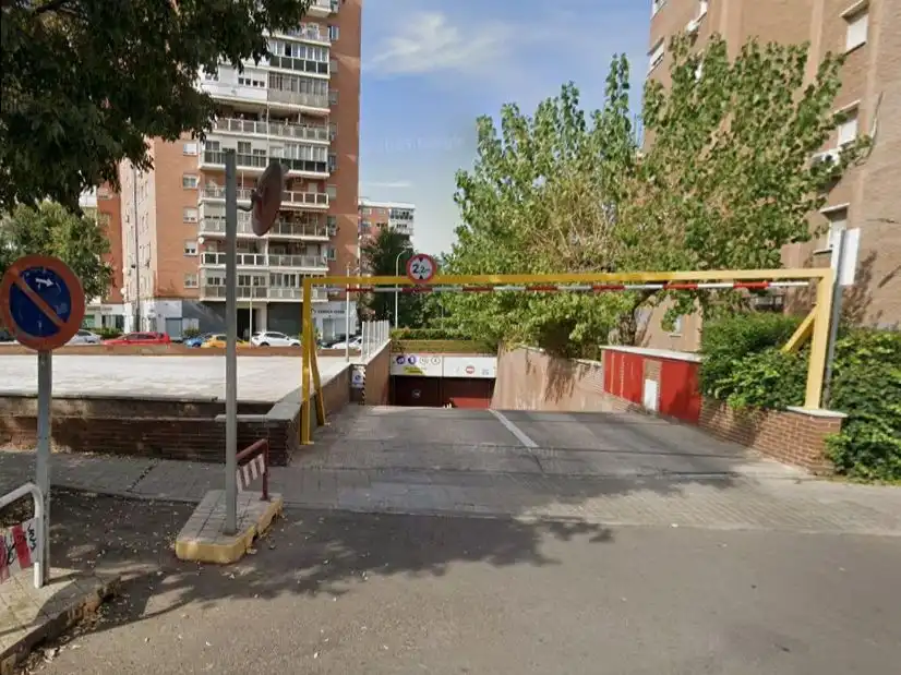 Parkplatz von Garage zur Miete in Coslada