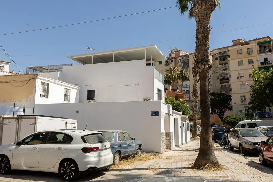 Vista exterior de Casa adosada en venta en Málaga con Aire acondicionado, Terraza y Amueblado