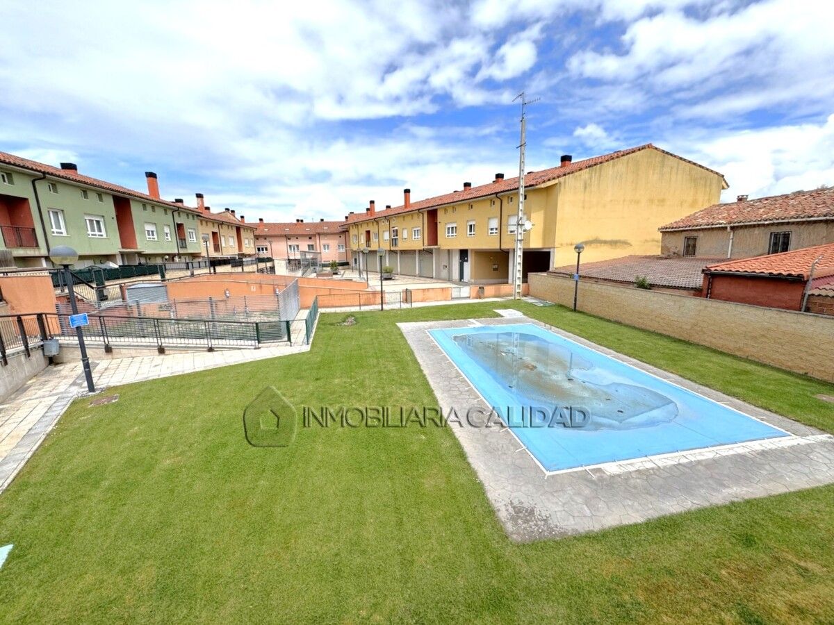 Piscina de Piso en venta en Cogollos con Calefacción y Piscina