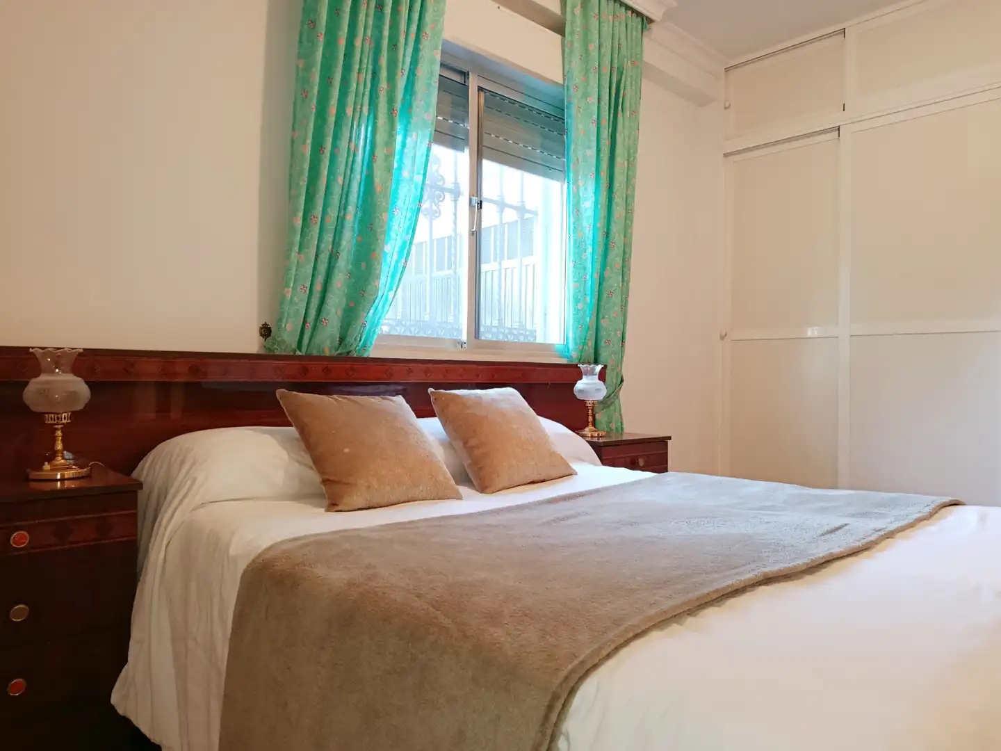 Schlafzimmer von Country house zum Verkauf in Hinojos mit Privatgarten, Terrasse und Schwimmbad