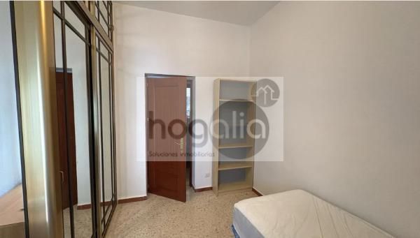 Habitación de Piso de alquiler en  Sevilla Capital con Aire acondicionado, Terraza y Amueblado
