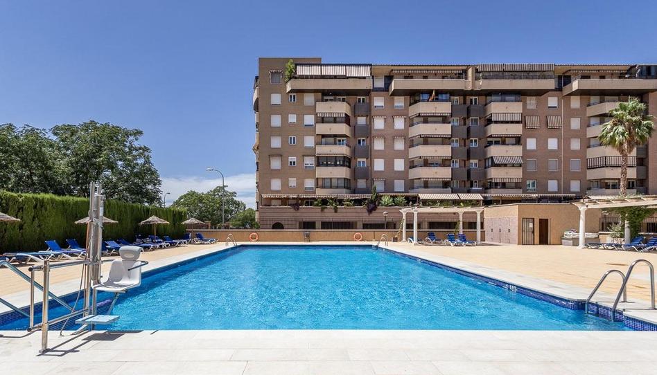 Foto 1 de Piso en venta en Avenida de Pampaneira, 15, Rosaleda - Juventud, Granada