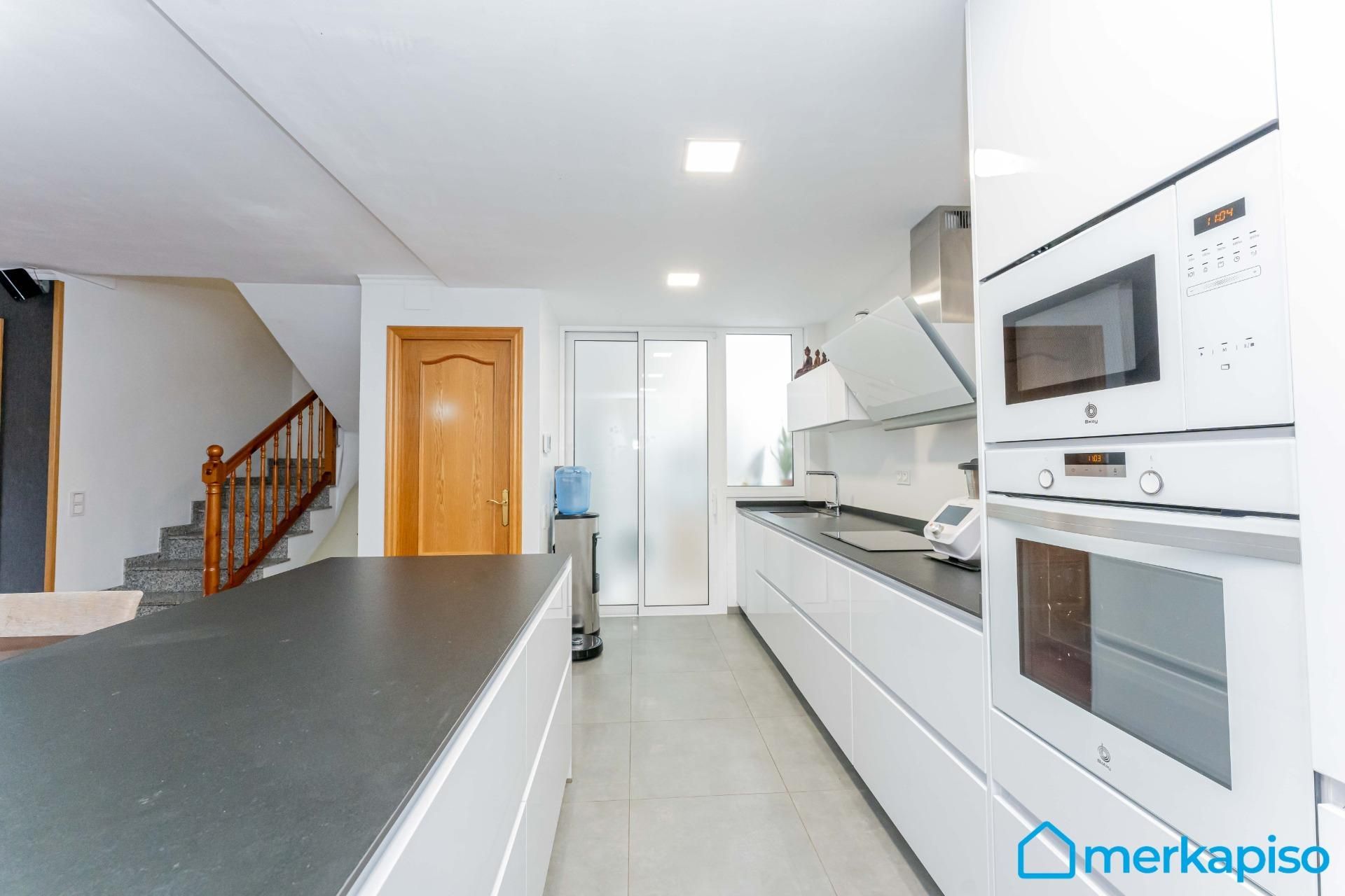 Kitchen of Single-family semi-detached for sale in Viladecans  with Air Conditioner, Terrace and Balcony