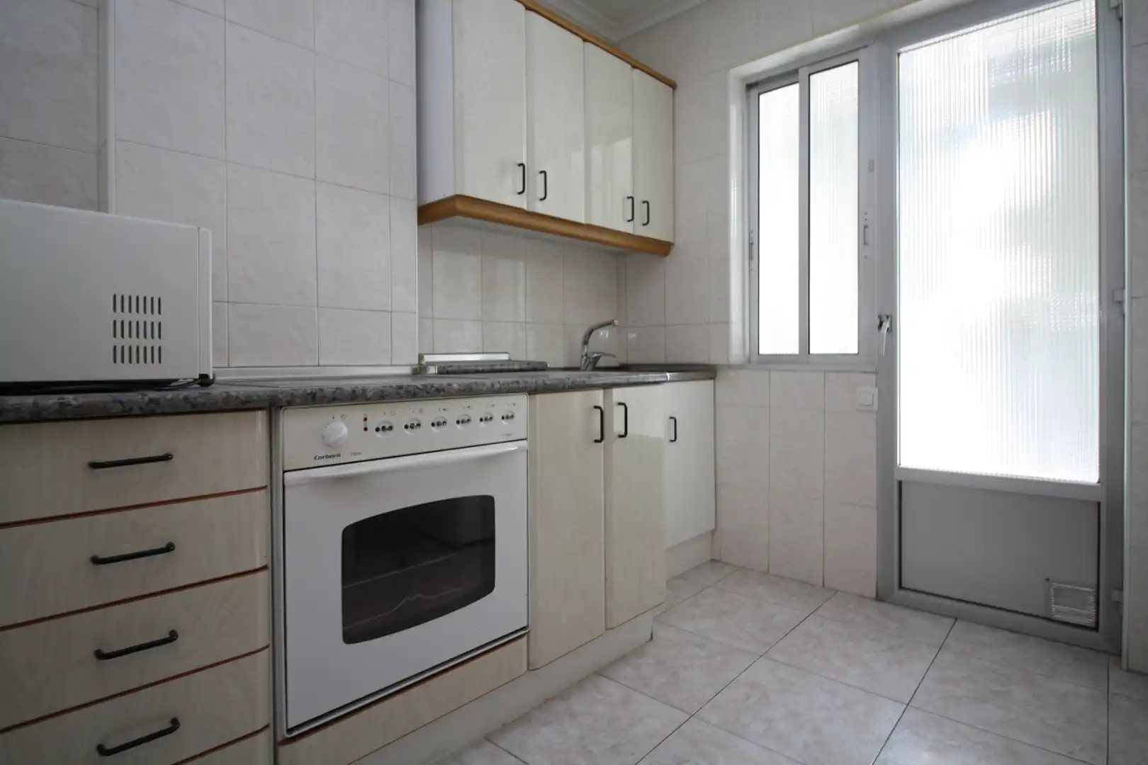 Kitchen of Flat for sale in Valladolid Capital  with Heating, Terrace and Oven