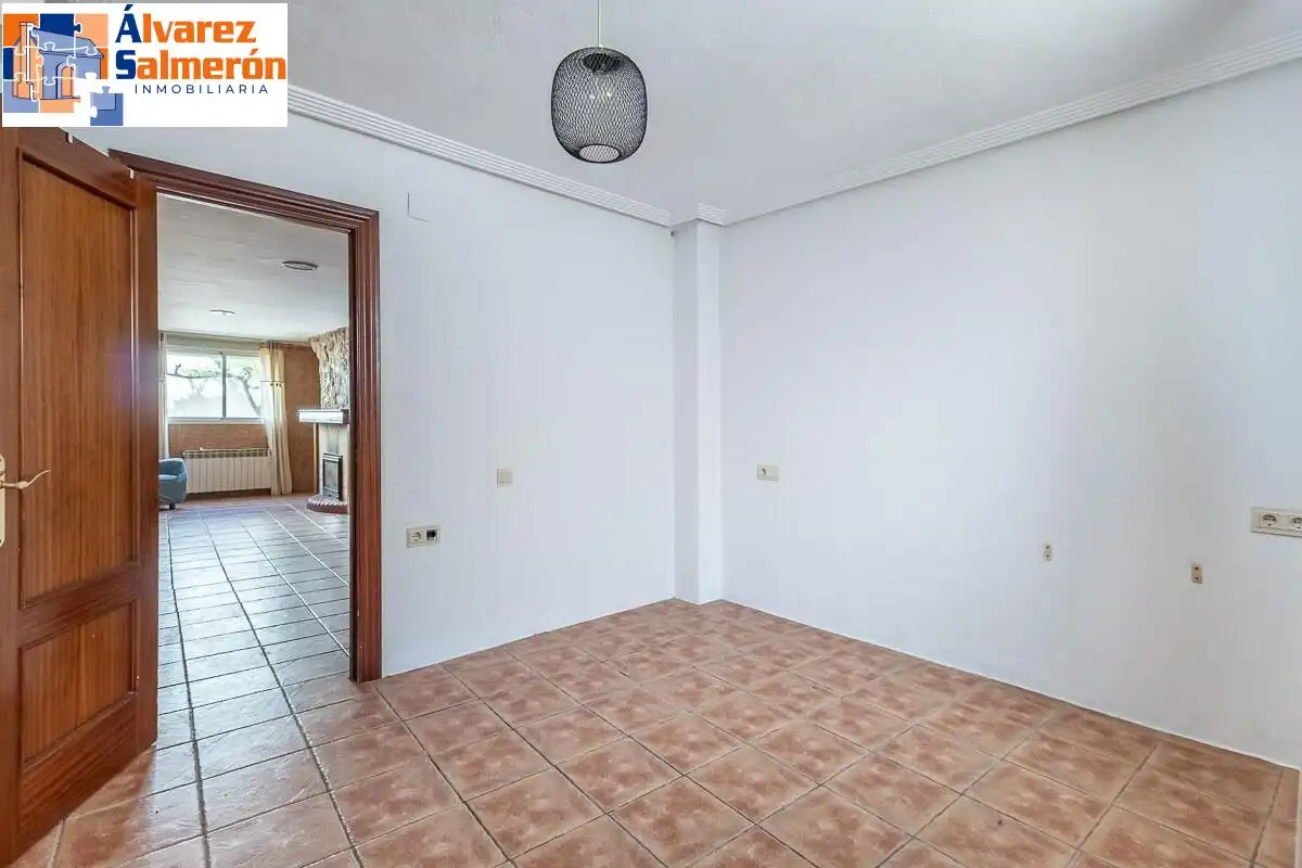 Casa adosada en venta en Huétor Vega con Terraza