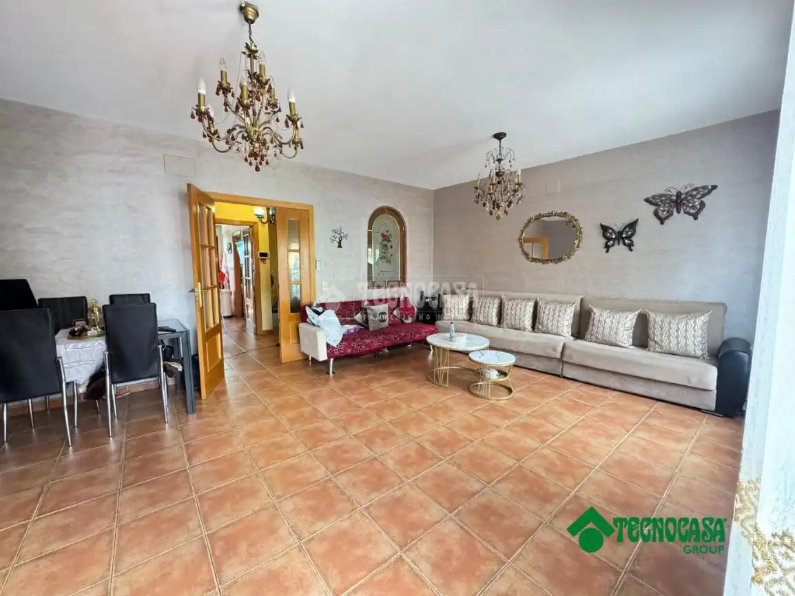 Sala de estar de Casa adosada en venta en Torrijos con Aire acondicionado, Calefacción y Jardín privado