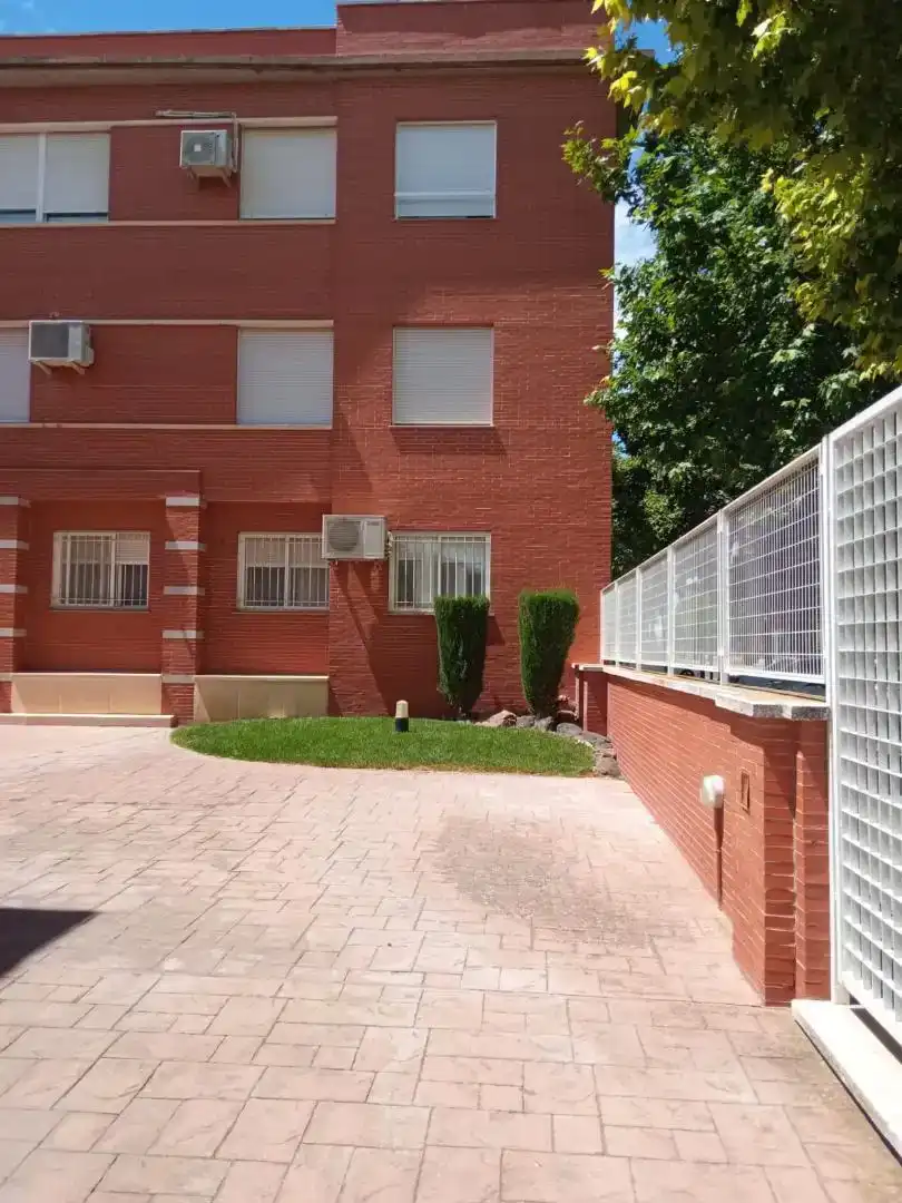 Außenansicht von Wohnung zur Miete in Ciudad Real mit Privatgarten, Parkett und Schwimmbad