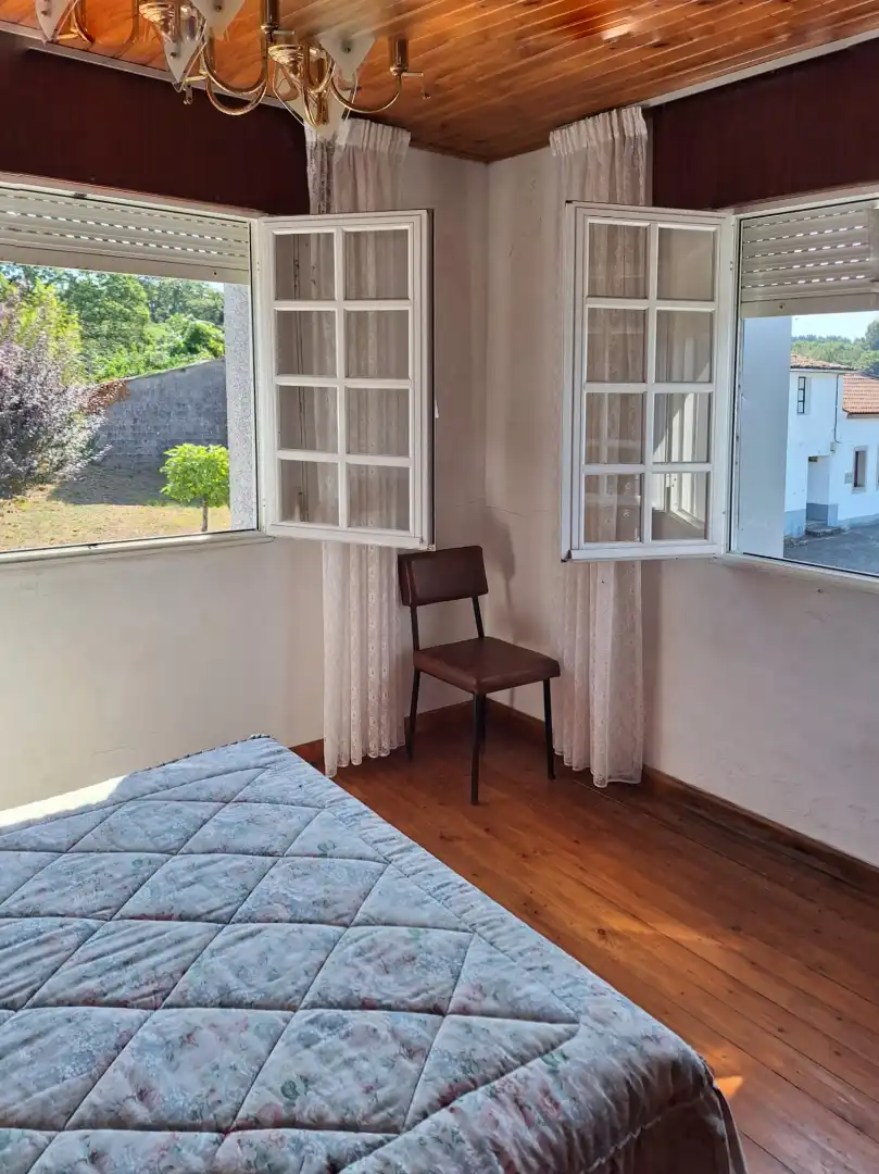 Dormitori de Casa o xalet en venda en Vilasantar amb Jardí privat, Parquet i Moblat