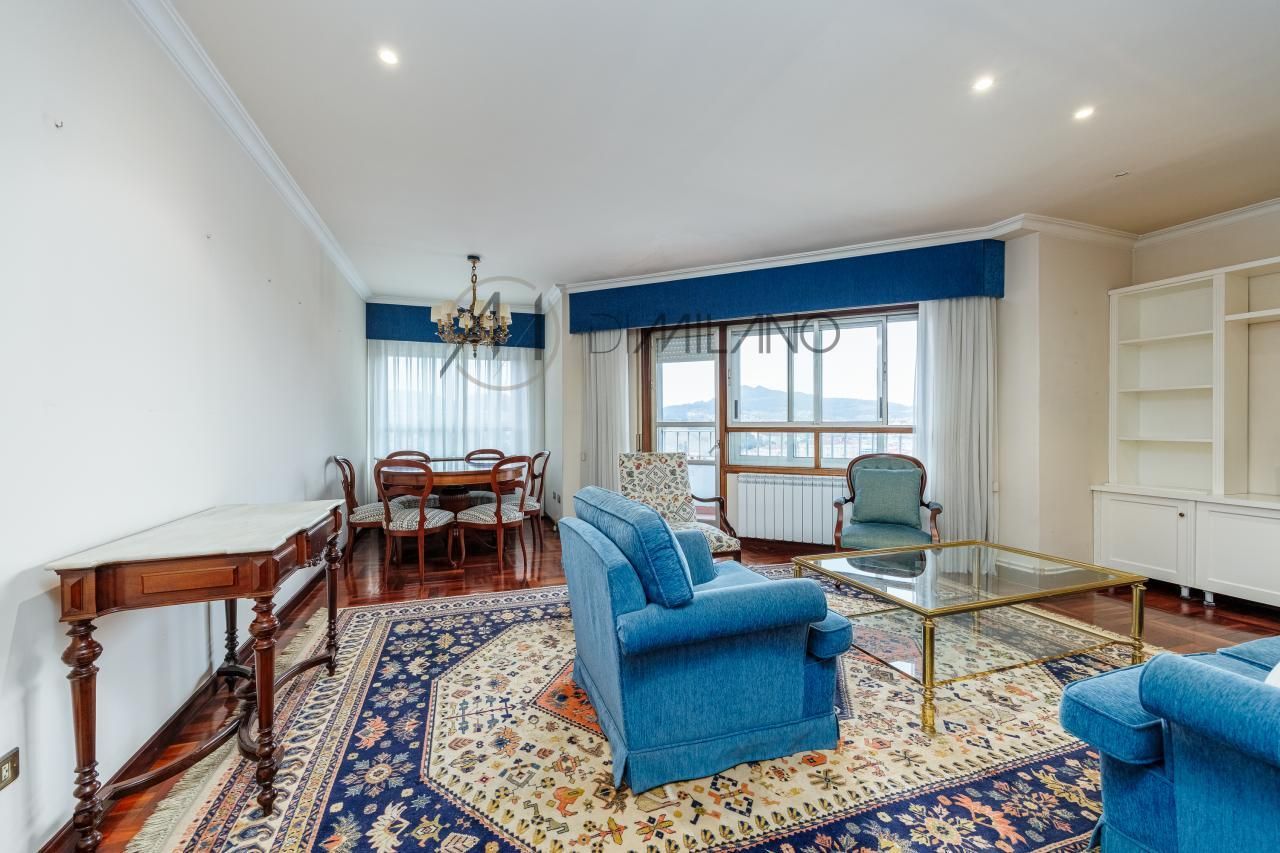Sala de estar de Piso en venta en Vigo  con Calefacción, Terraza y Trastero