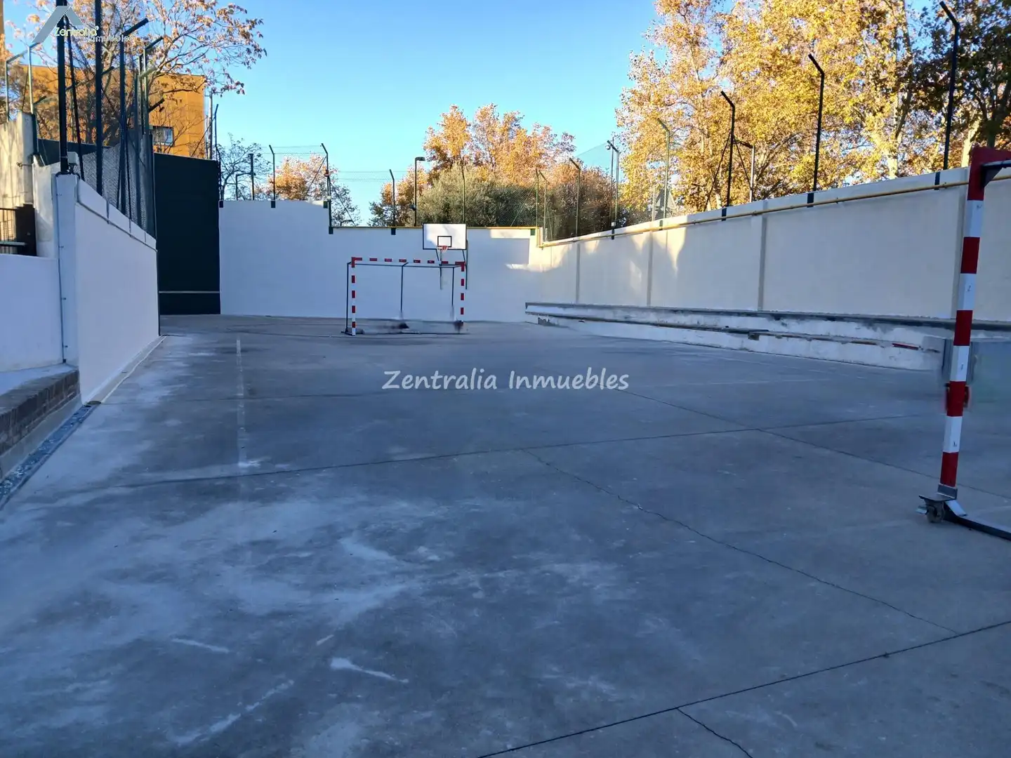 Vista exterior de Àtic en venda en Zaragoza amb Terrassa, Traster i Piscina comunitària