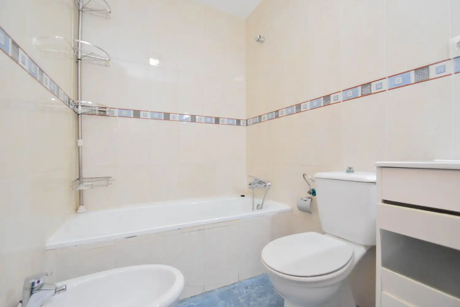 Bany de Pis en venda en Las Gabias amb Terrassa