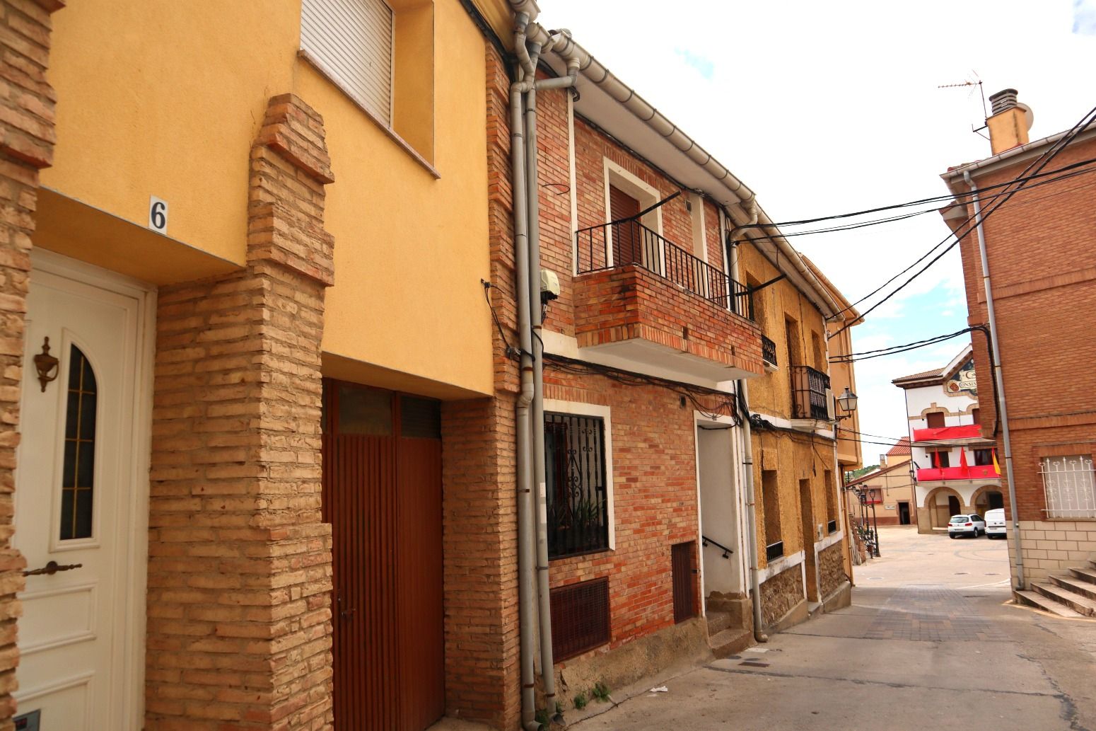 Vista exterior de Pis en venda en Funes amb Calefacció, Terrassa i Balcó