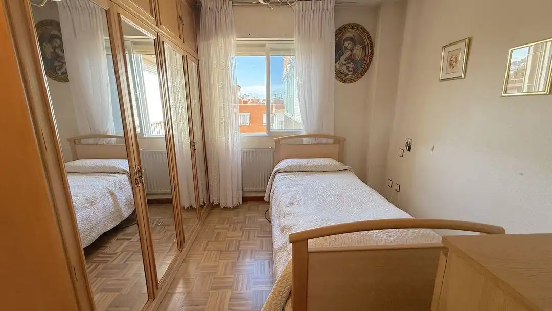 Habitación de Piso en venta en San Fernando de Henares con Calefacción y Trastero
