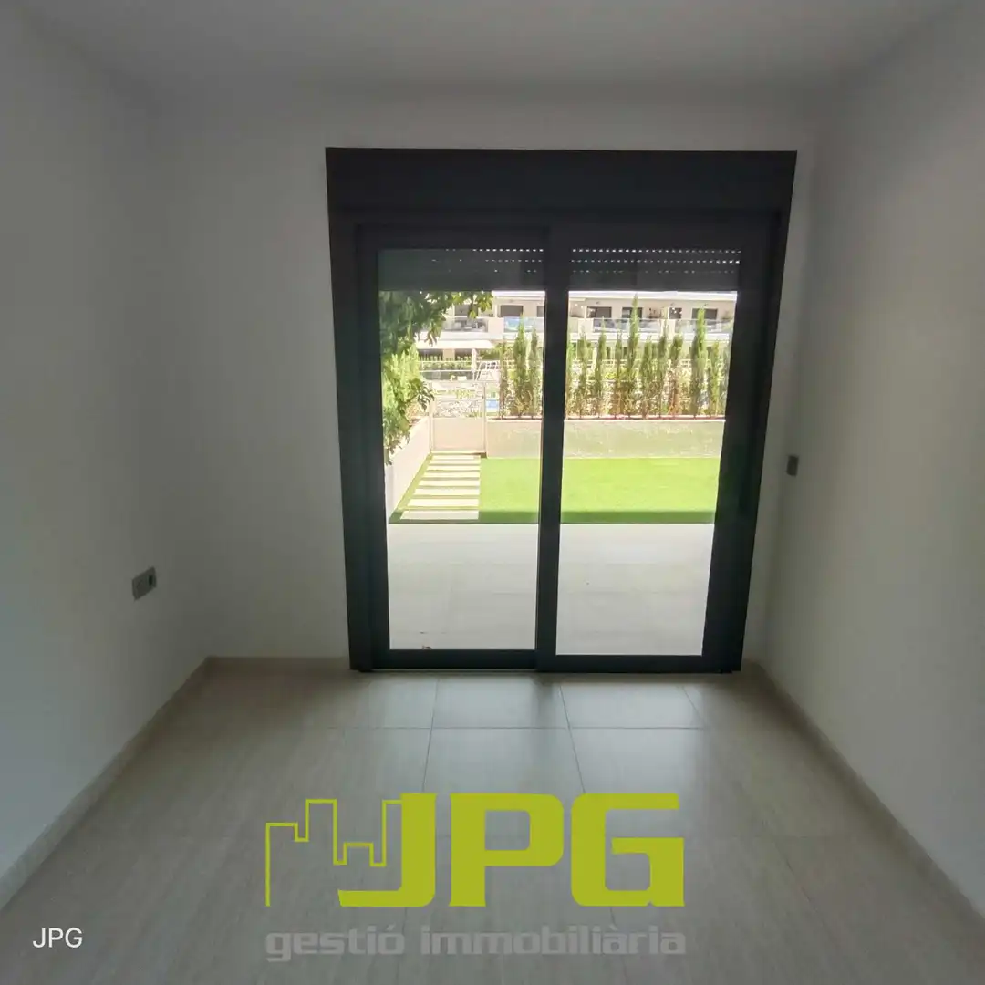 Piso en venta en Calle Violoncellista Vicente Perello, 1, PAU 5