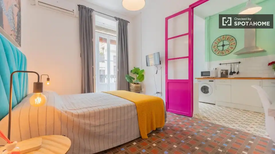 Flat with terrace to rent in Ciutat Vella, imagen 5