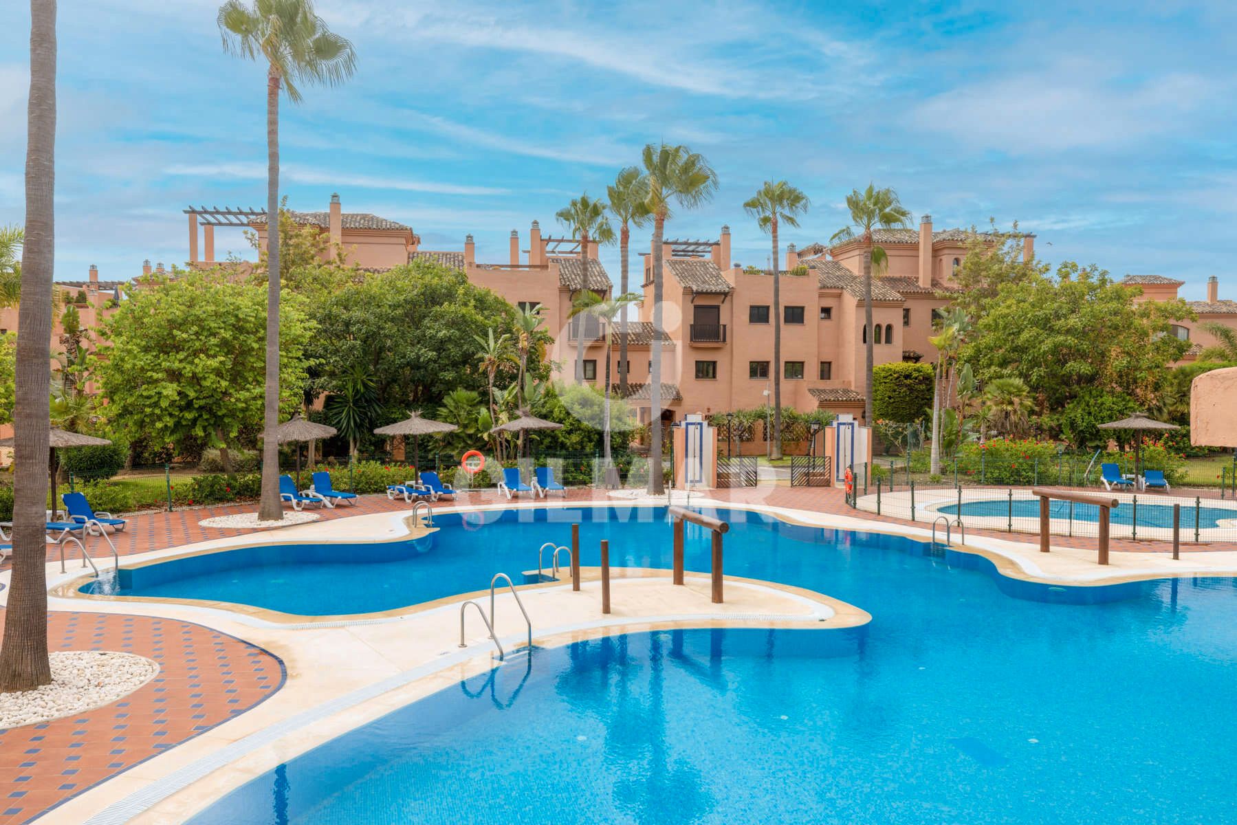 Vista exterior de Planta baixa en venda en Estepona amb Aire condicionat, Terrassa i Traster