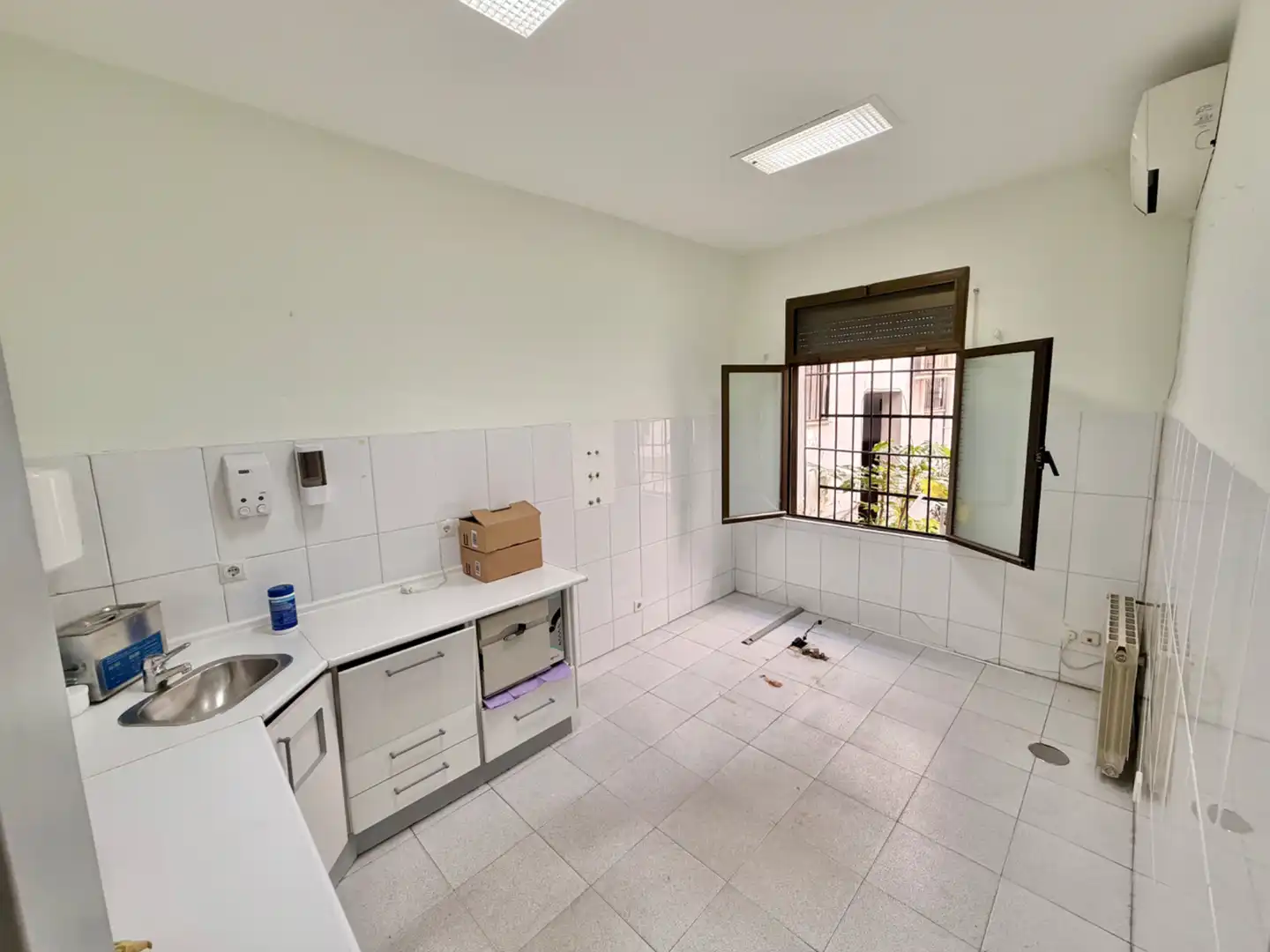 Cocina de Local en venta en Madrid con Aire acondicionado y Calefacción