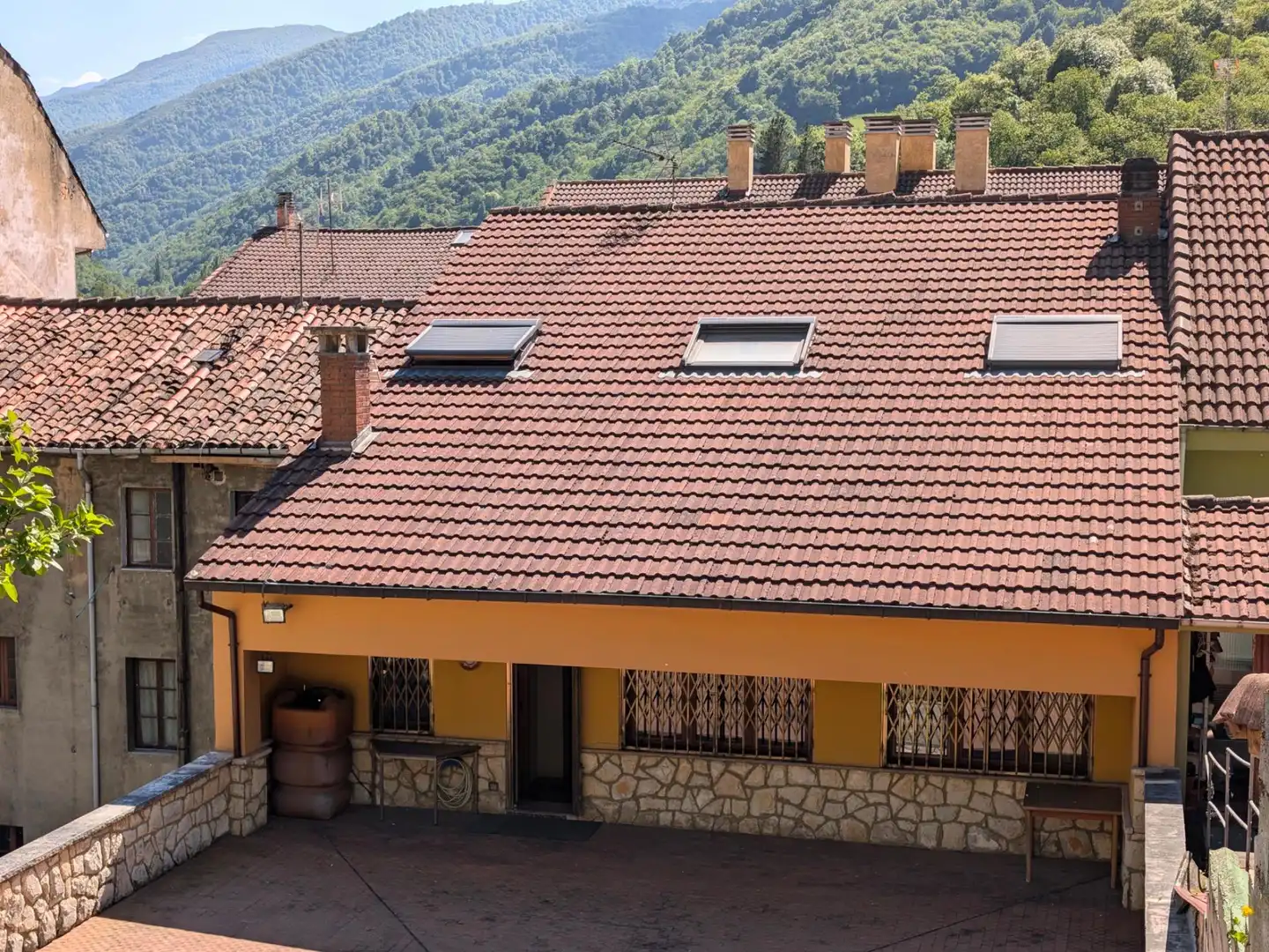 Vista exterior de Casa o xalet en venda en Aller amb Calefacció, Jardí privat i Terrassa