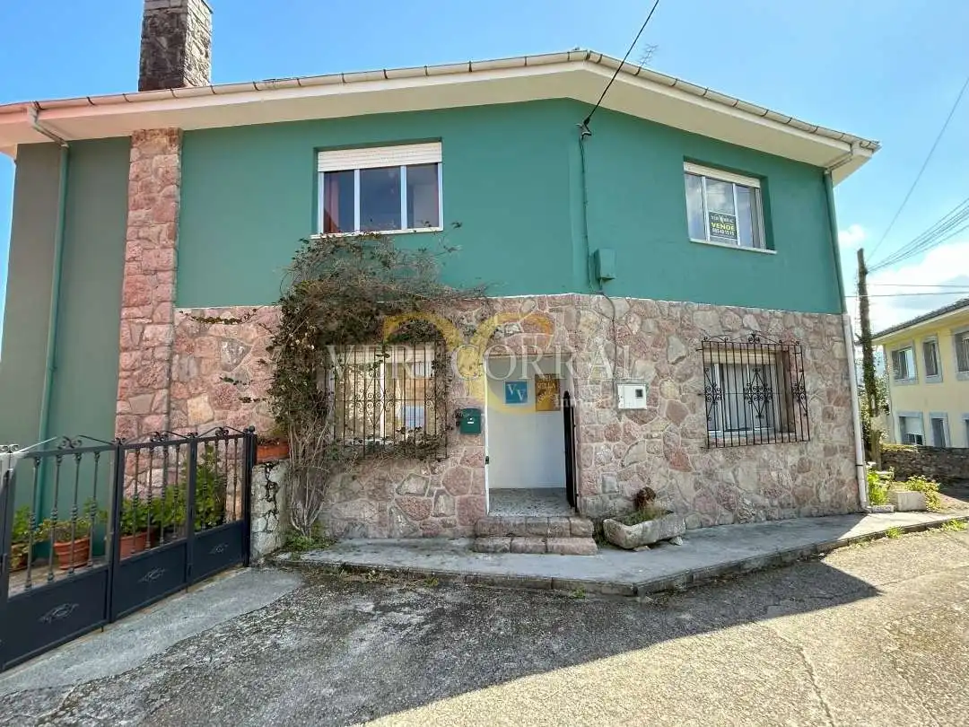 Vista exterior de Casa o xalet en venda en Llanes amb Calefacció, Jardí privat i Traster