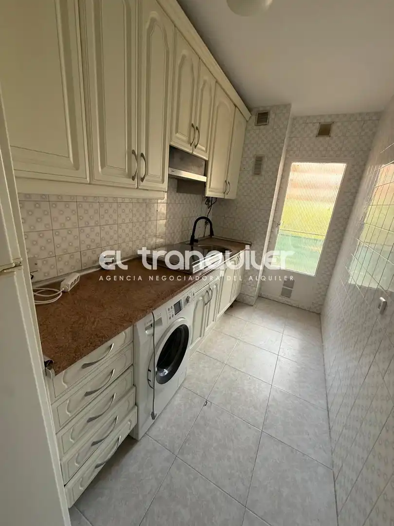 Küche von Wohnung zur Miete in Madrid mit Terrasse und Waschmaschine