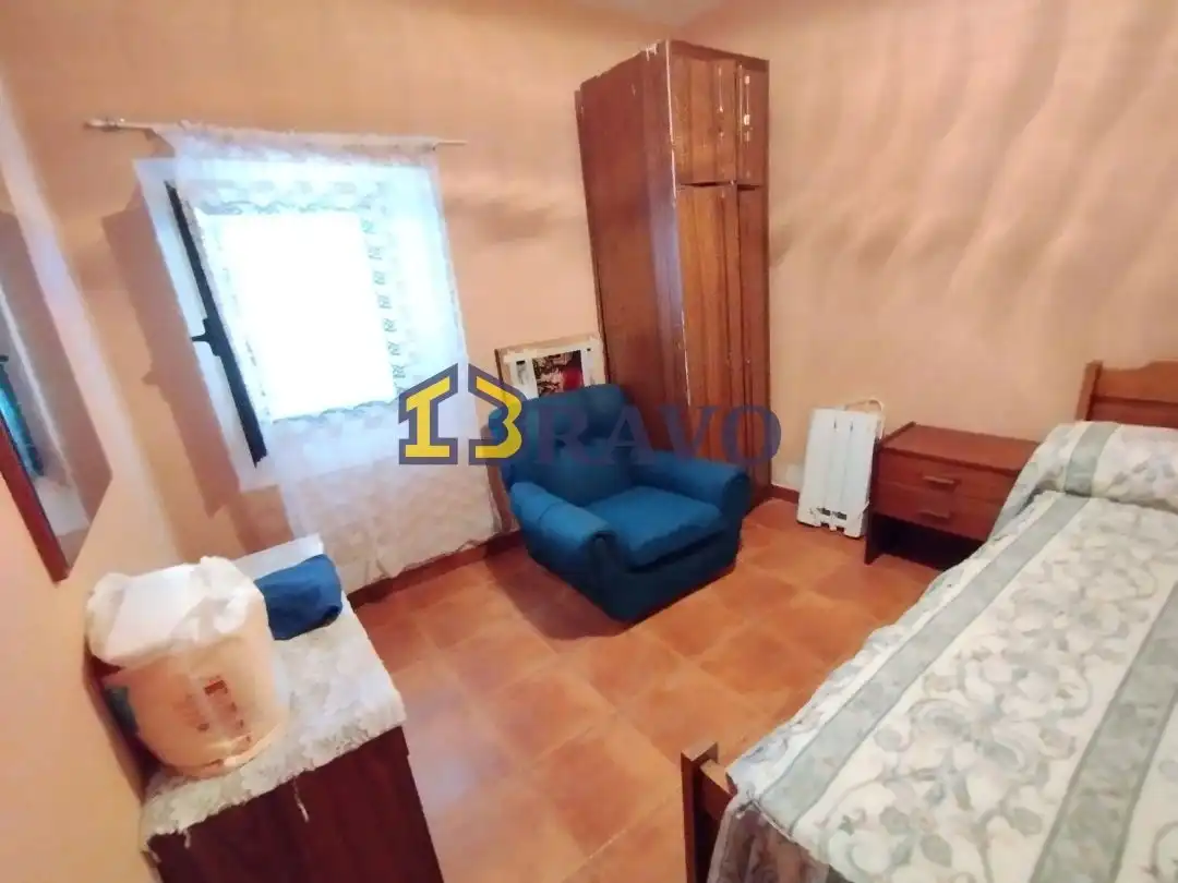 Habitación de Casa adosada en venta en Junta de Traslaloma con Calefacción, Jardín privado y Amueblado