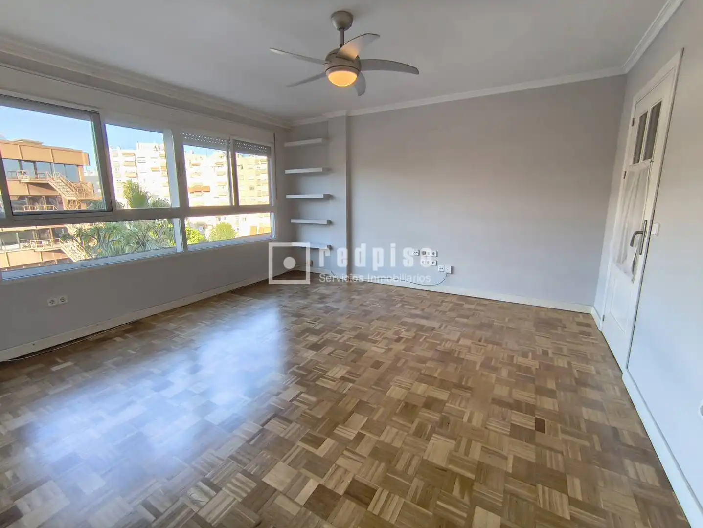 Habitación de Piso de alquiler en  Sevilla Capital con Aire acondicionado, Parquet y Amueblado