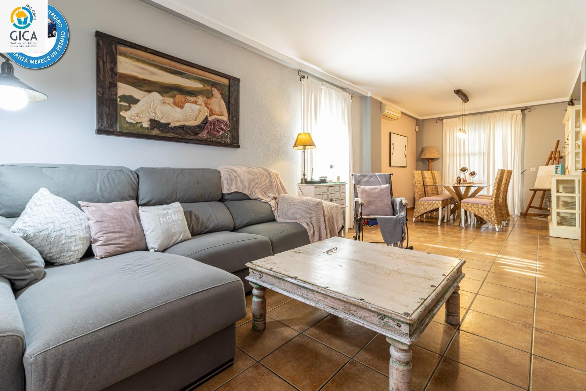 Living room of Single-family semi-detached for sale in Jerez de la Frontera  with Air Conditioner, Private garden and Terrace