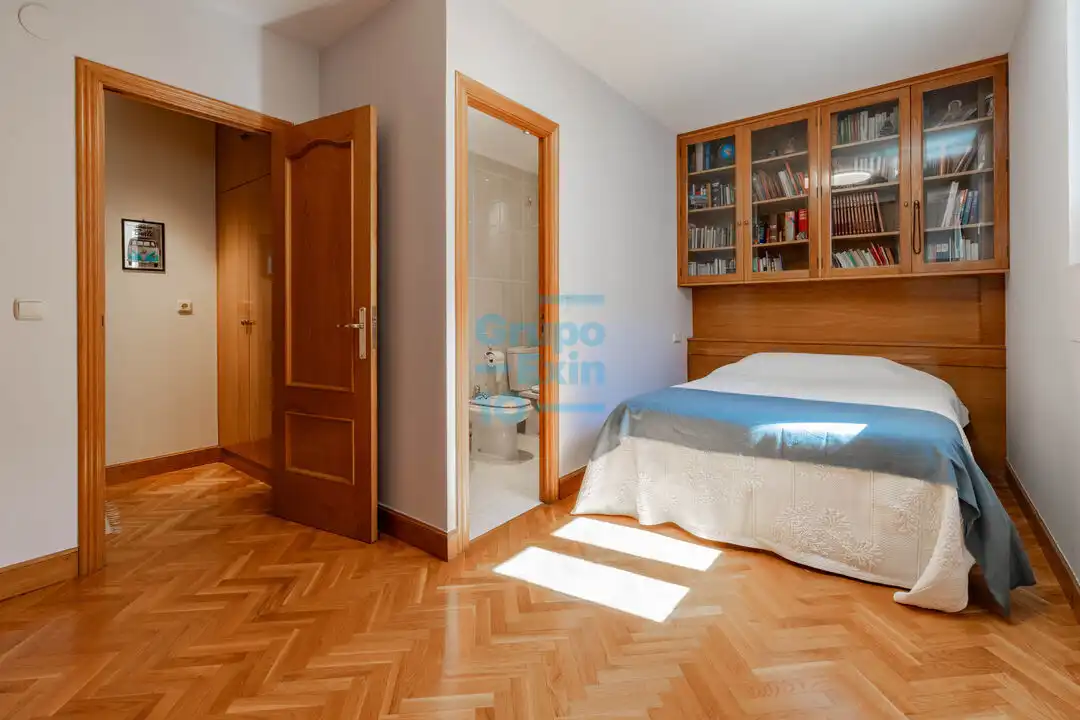 Habitación de Piso en venta en Donostia - San Sebastián  con Calefacción y Balcón