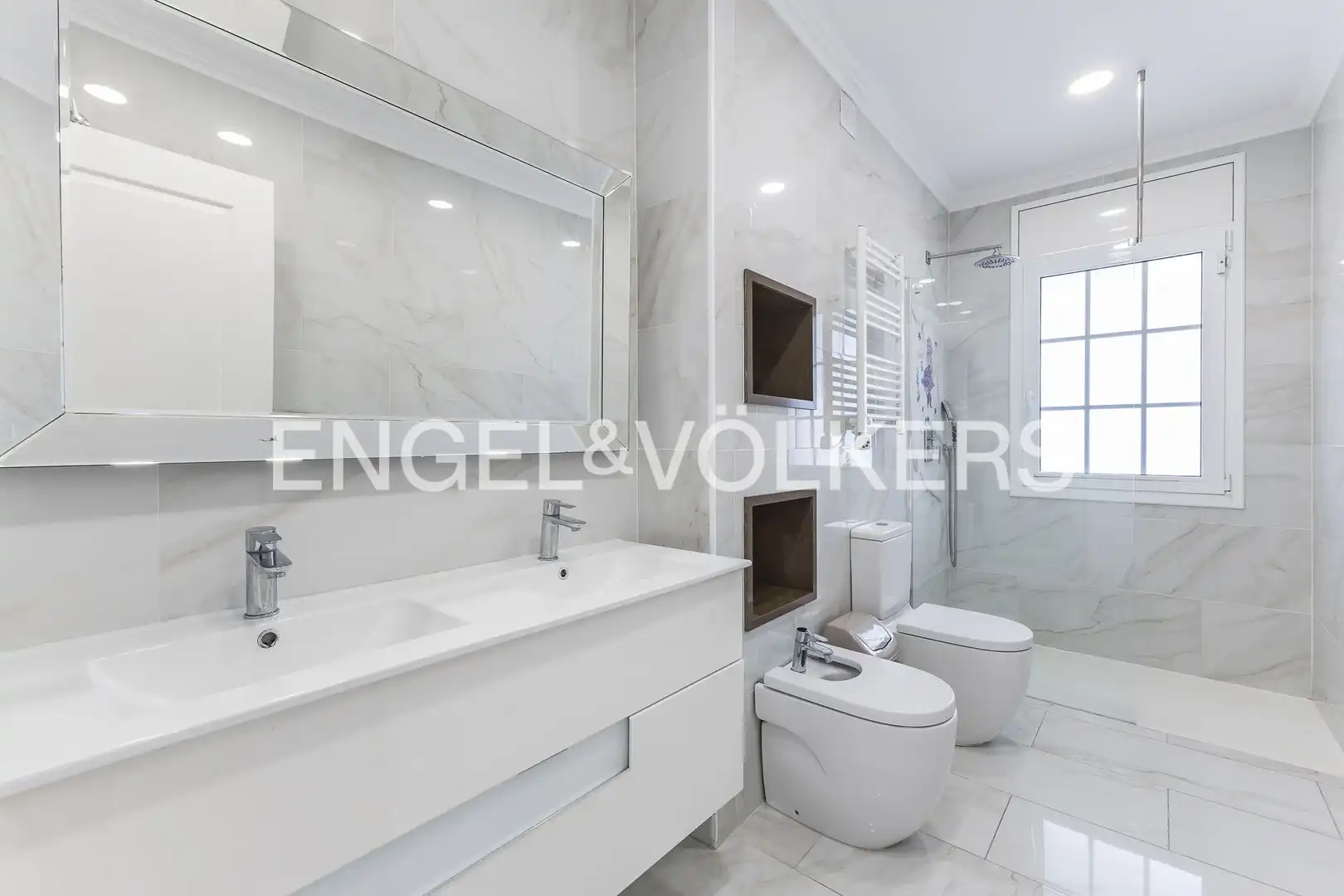 Bathroom of Country homes for sale in Terrassa  with Air Conditioner, Heating and Private garden