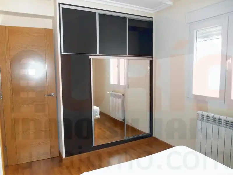 Dormitori de Pis en venda en Oviedo  amb Calefacció, Forn i Microones