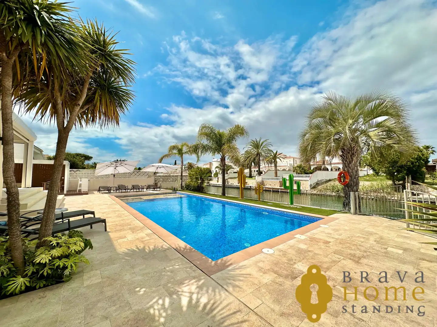 Swimming pool of Houses for sale in Empuriabrava  with Air Conditioner, Heating and Private garden