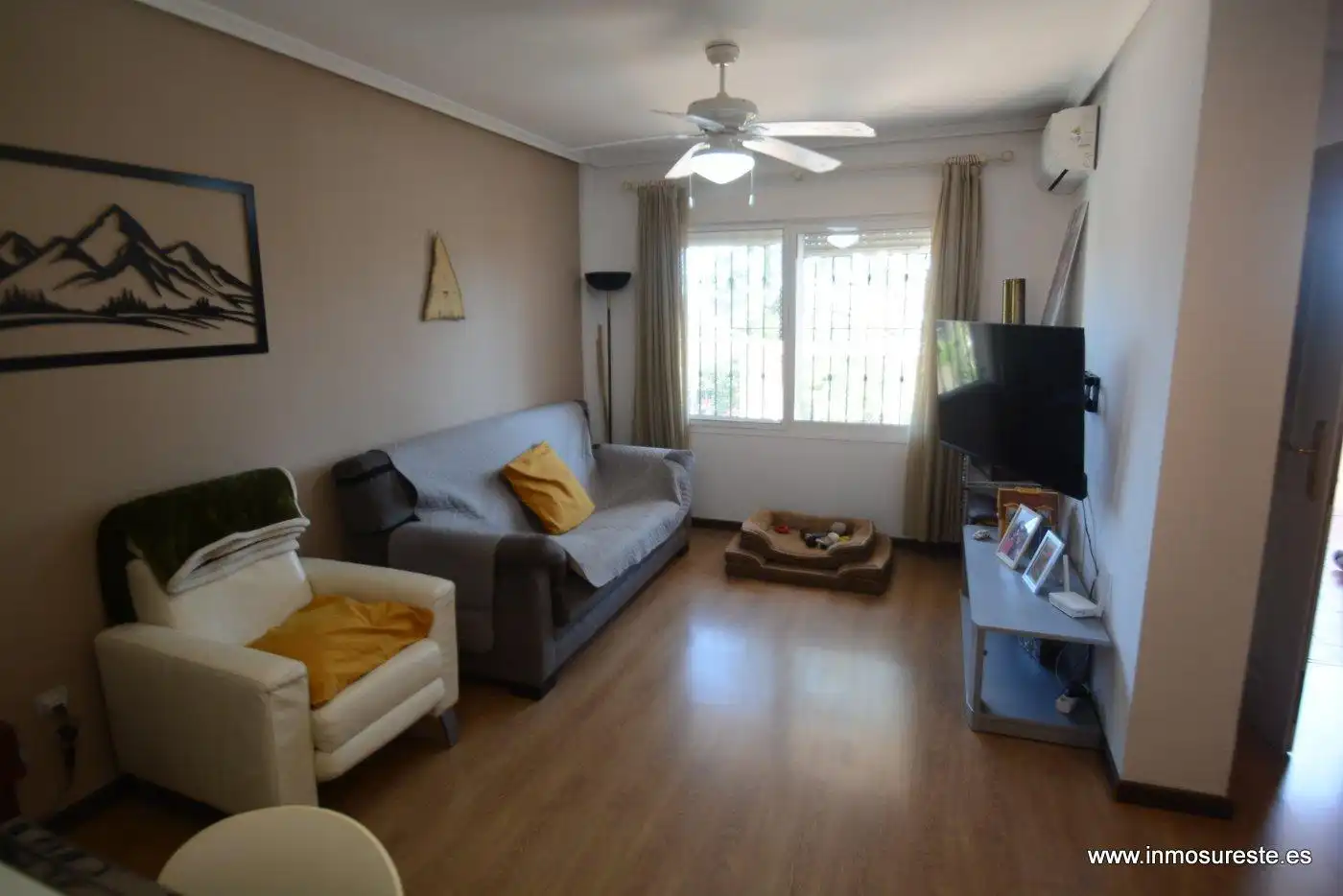 Sala d'estar de Casa adosada en venda en Orihuela amb Aire condicionat, Terrassa i Balcó